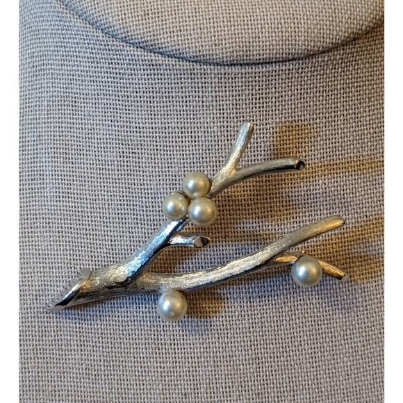 Trifari Signed (Crown Over 'T') Silver Tone Faux Pearl Branch Brooch Rare Find - Picture 5 of 6